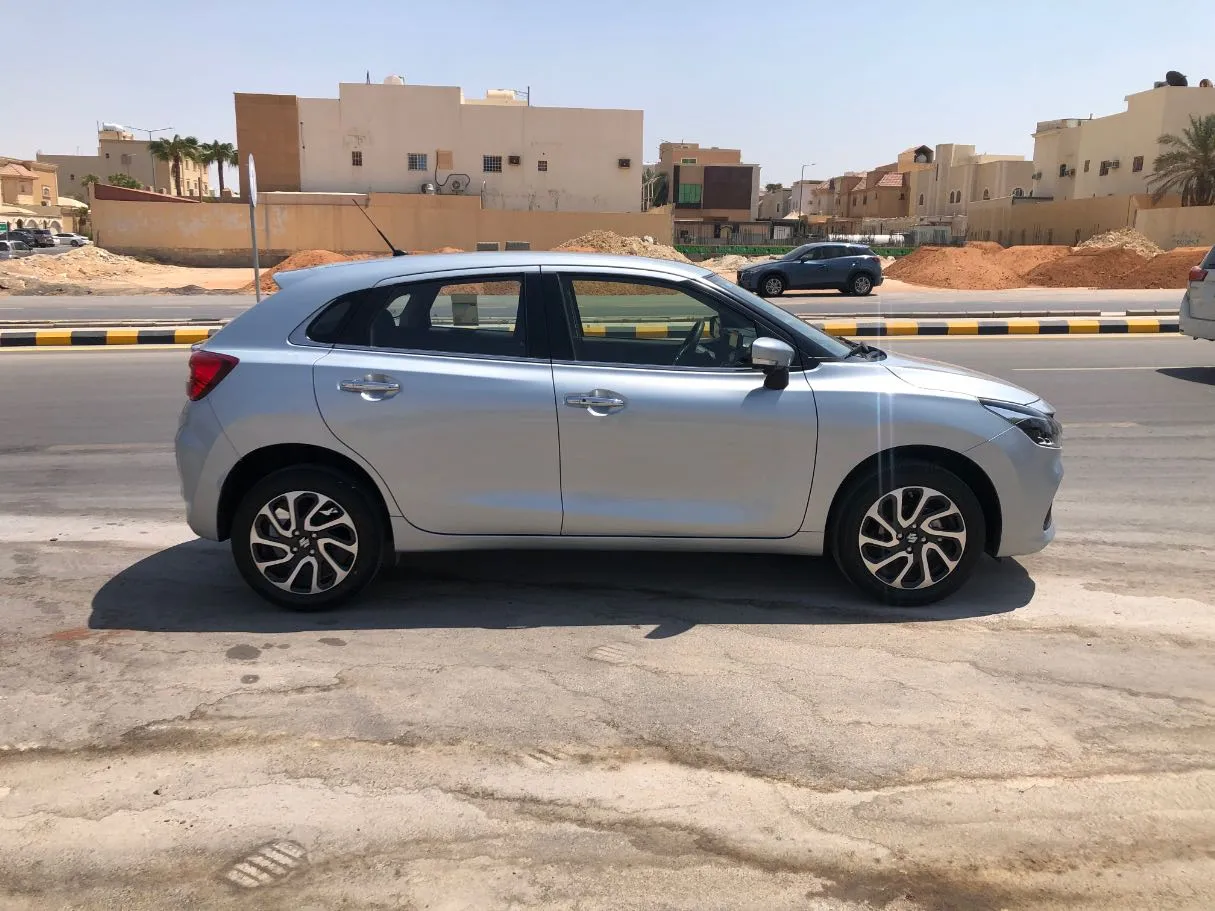 Car image 4