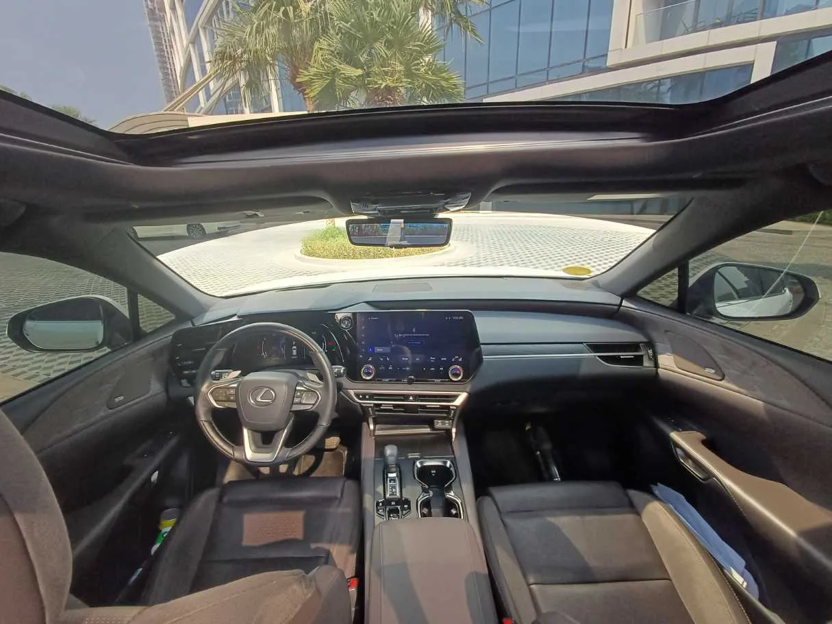 Car image 14