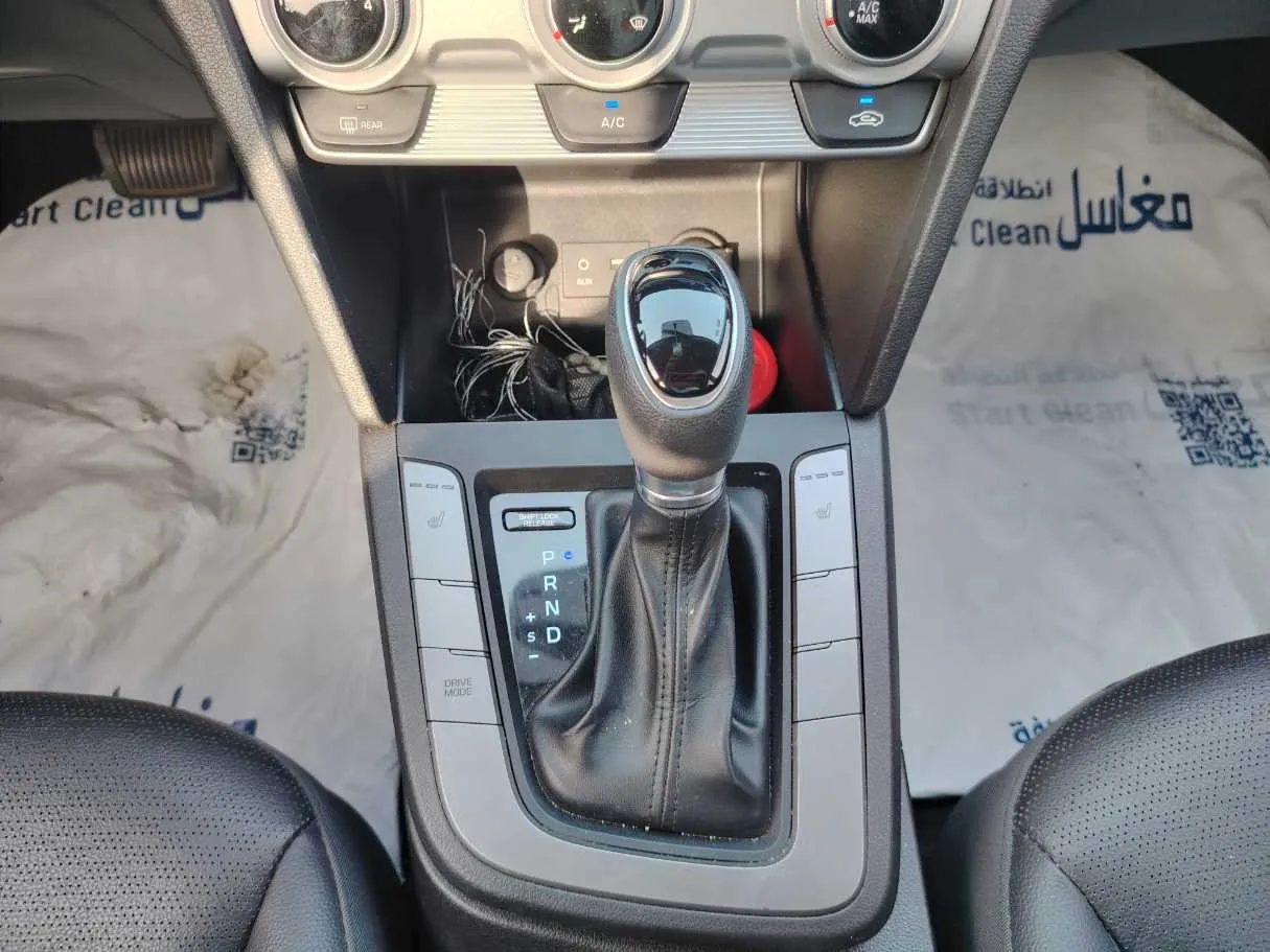 Car image 19