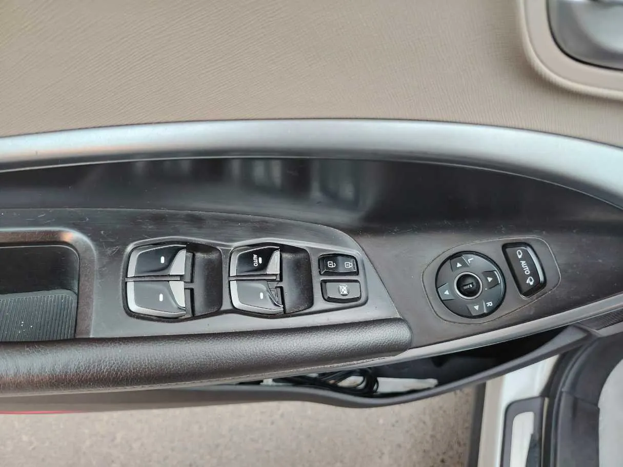 Car image 32