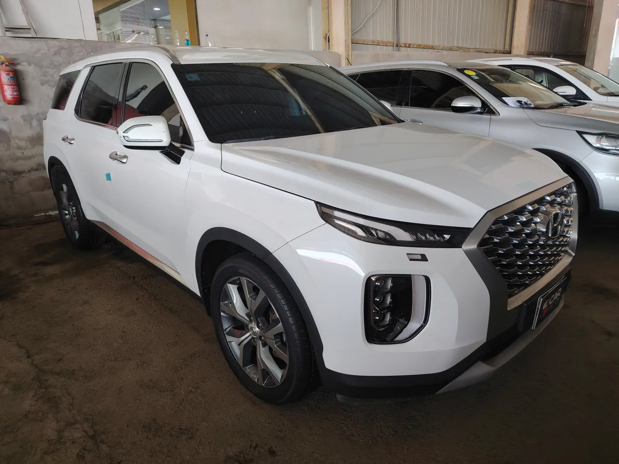 Car image 3