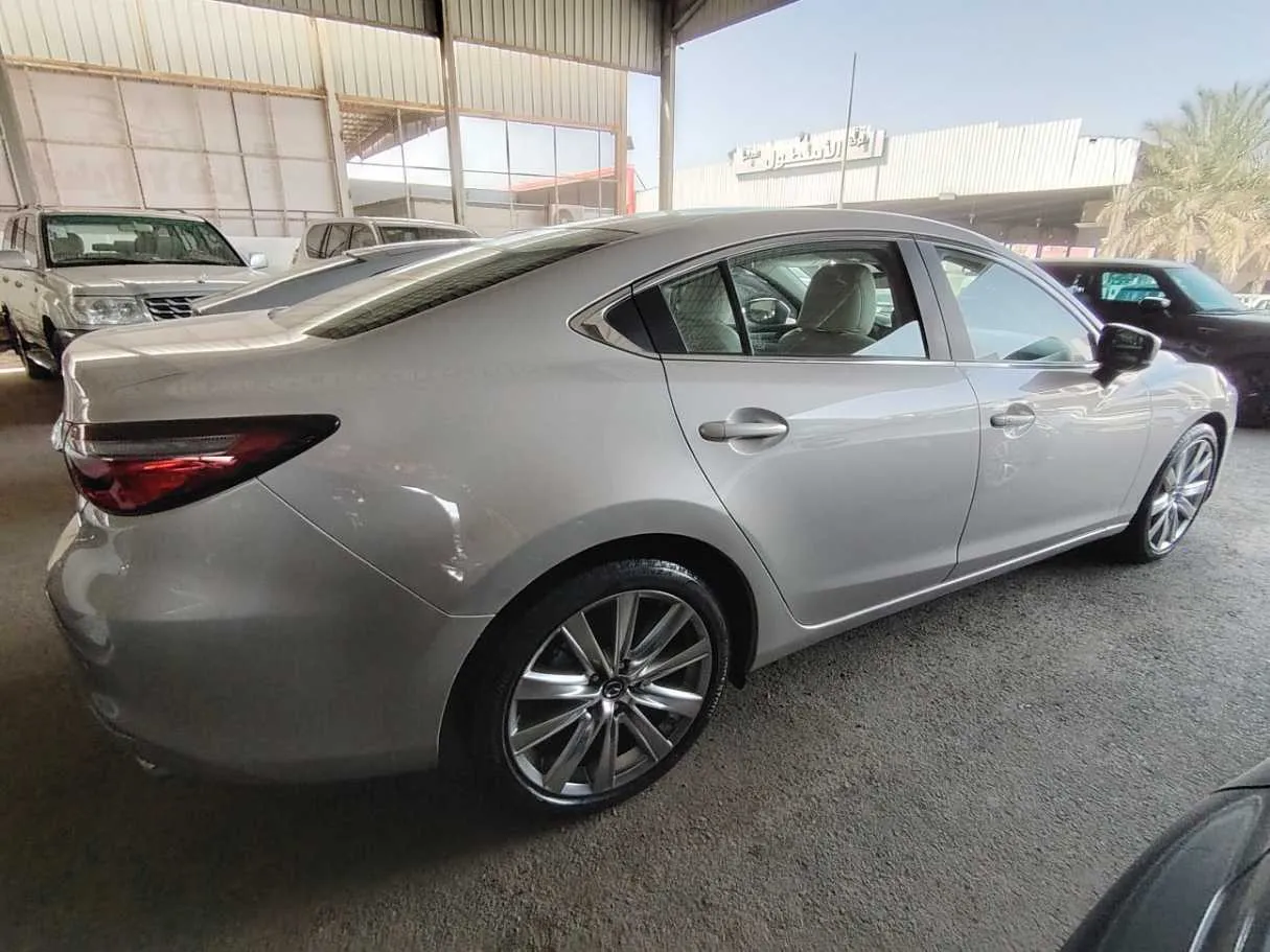 Car image 4