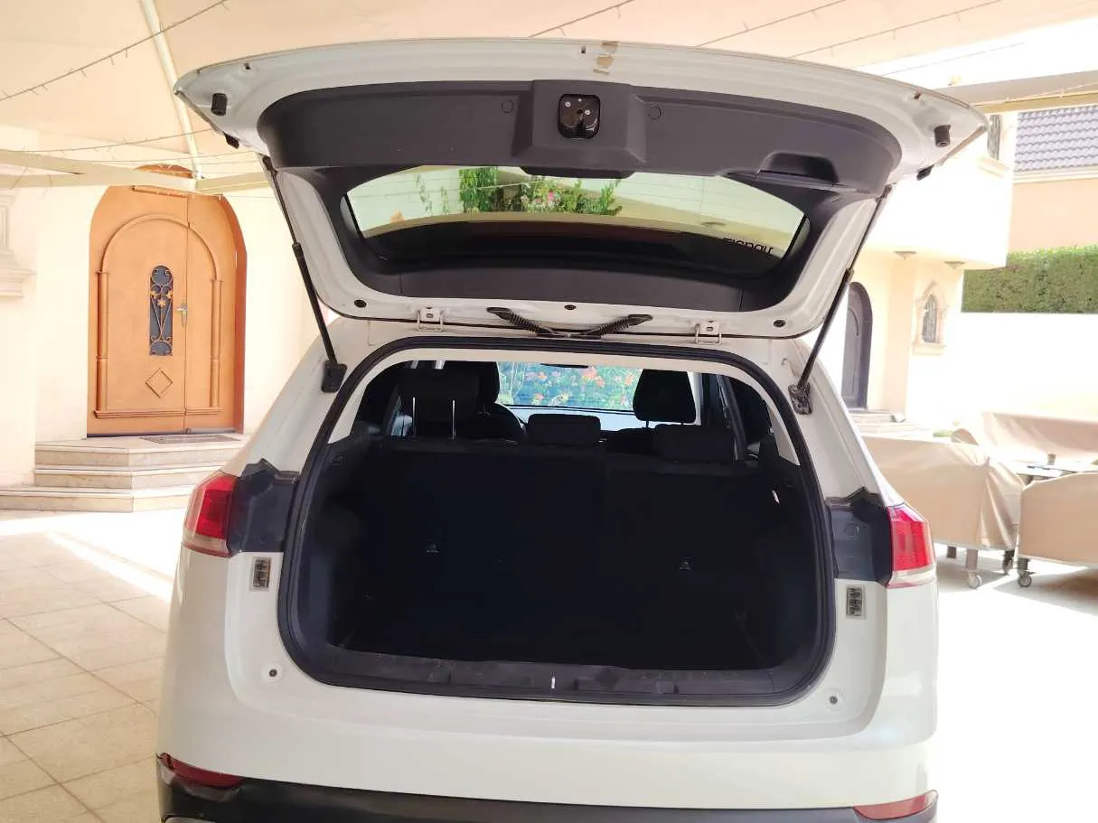 Car image 24
