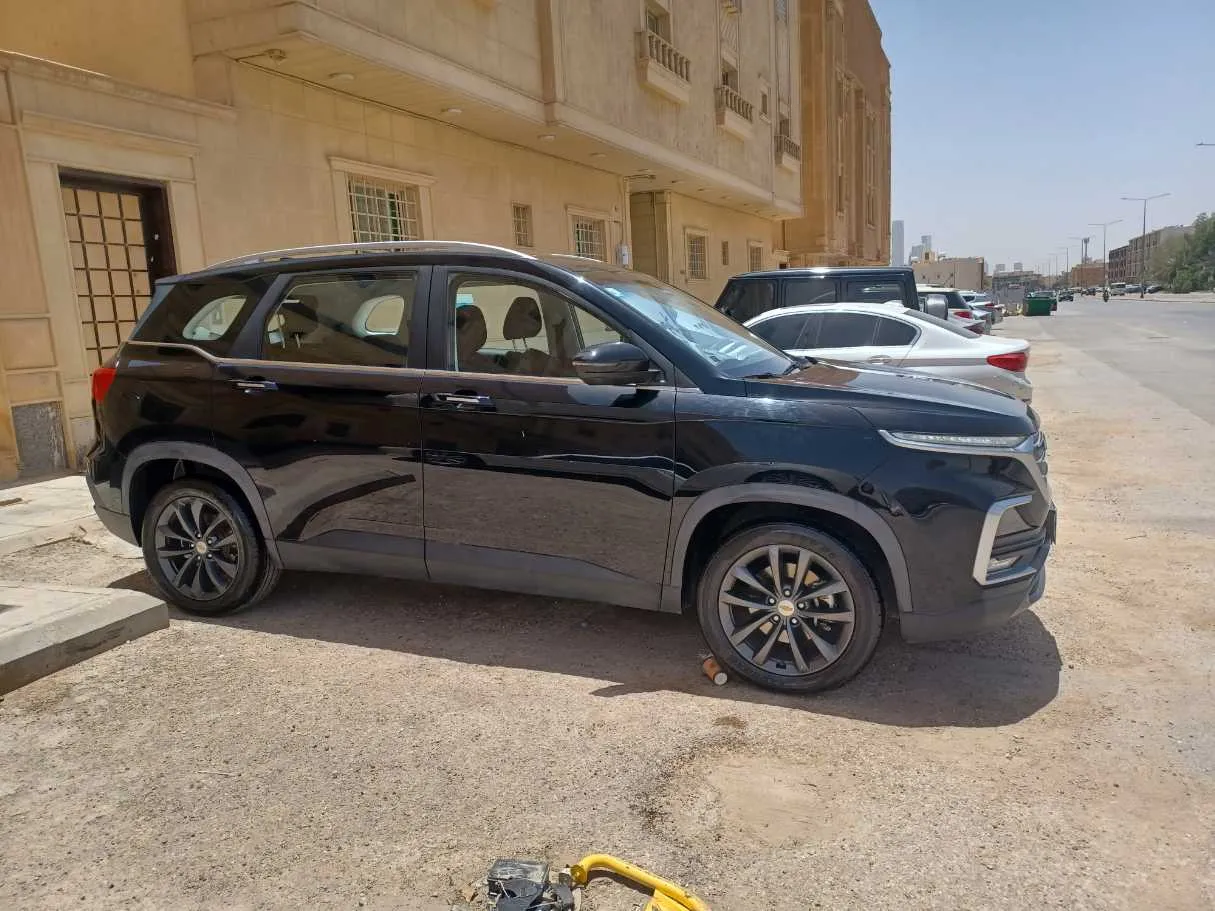 Car image 4