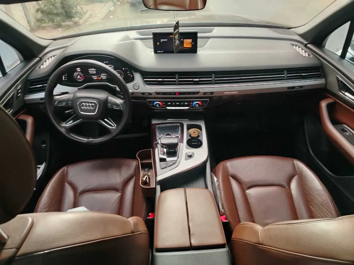 Car image 19