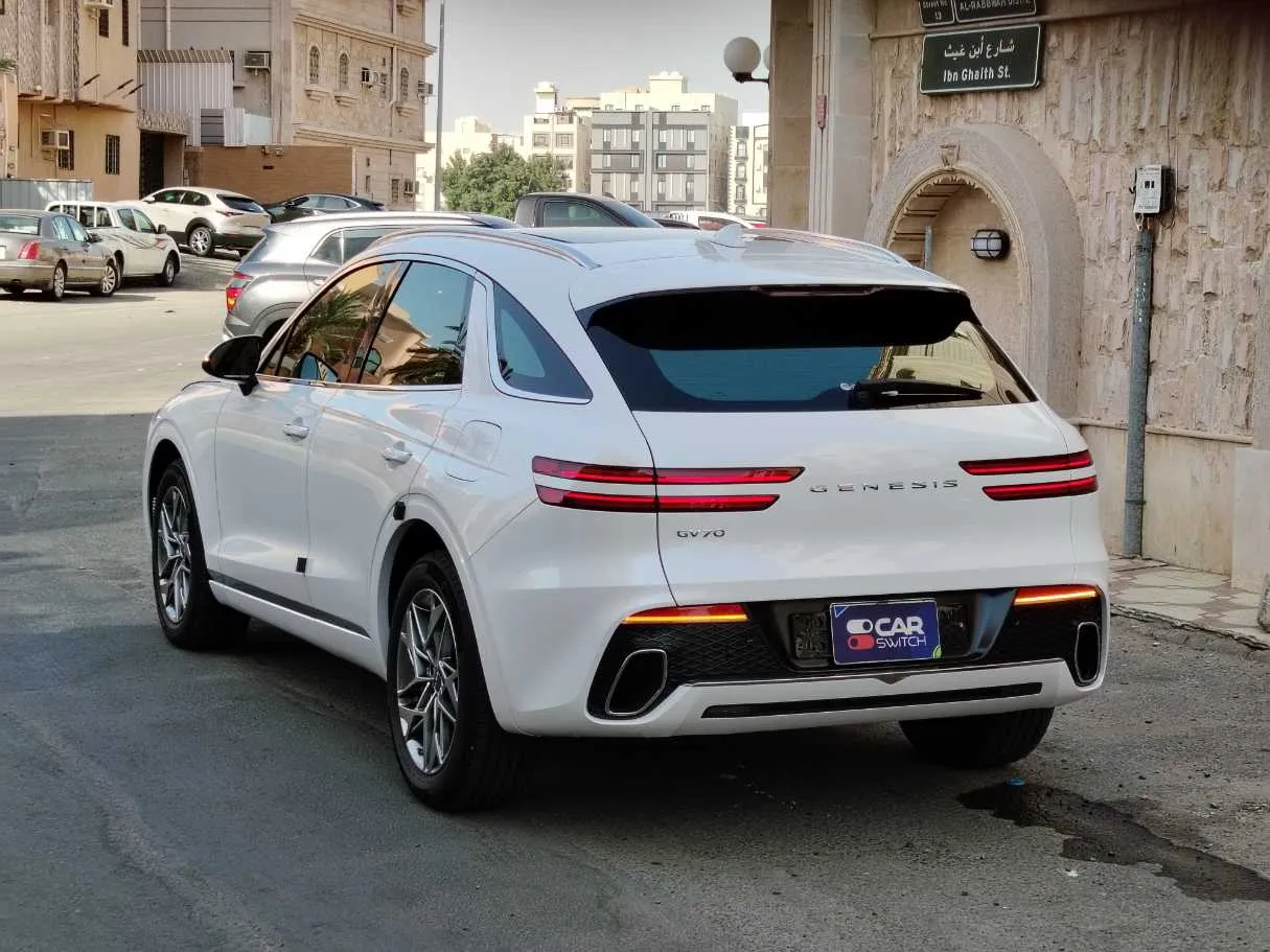 Car image 7