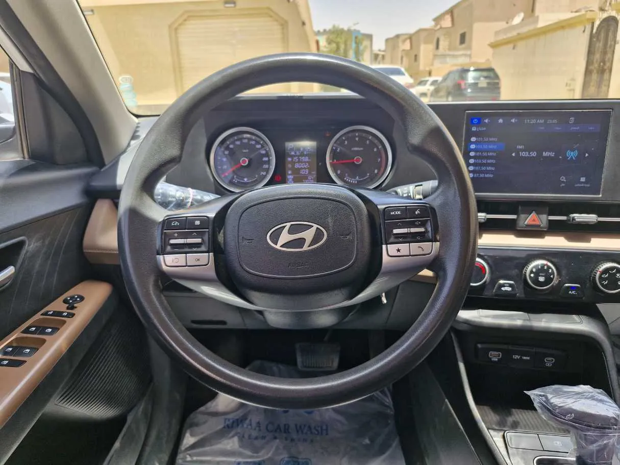 Car image 17