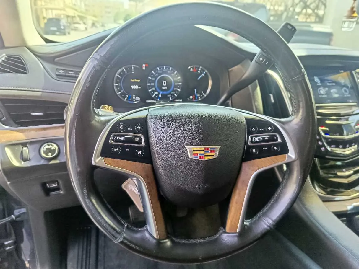 Car image 26