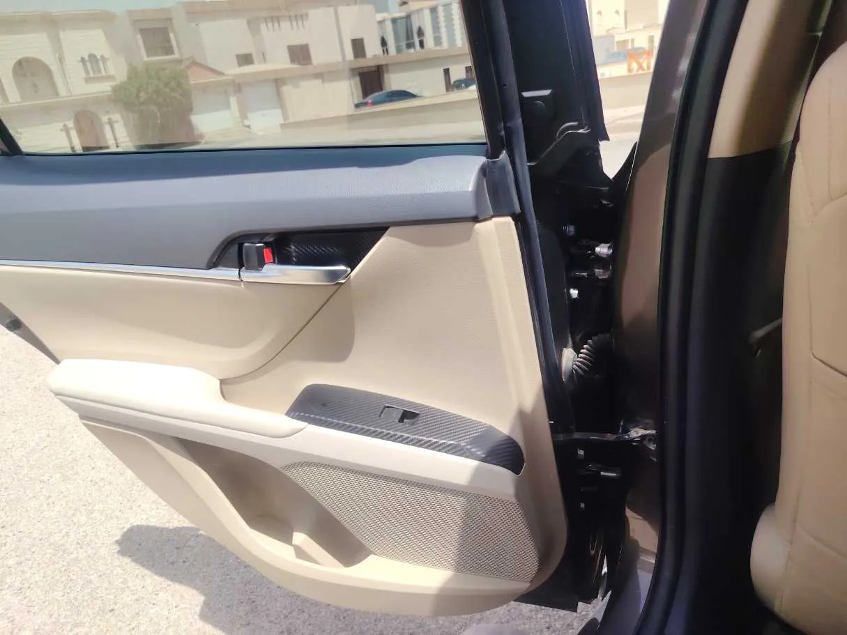 Car image 27