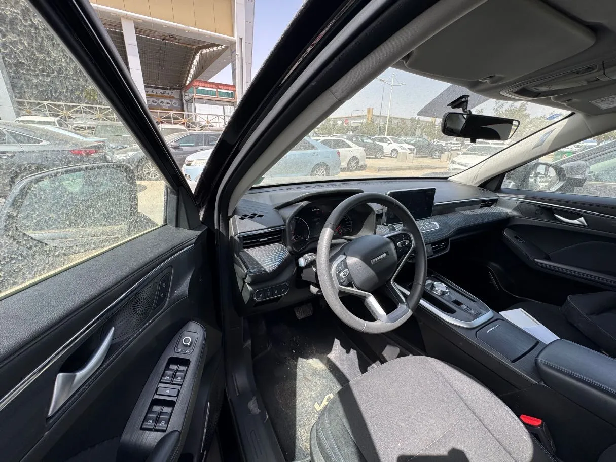 Car image 12