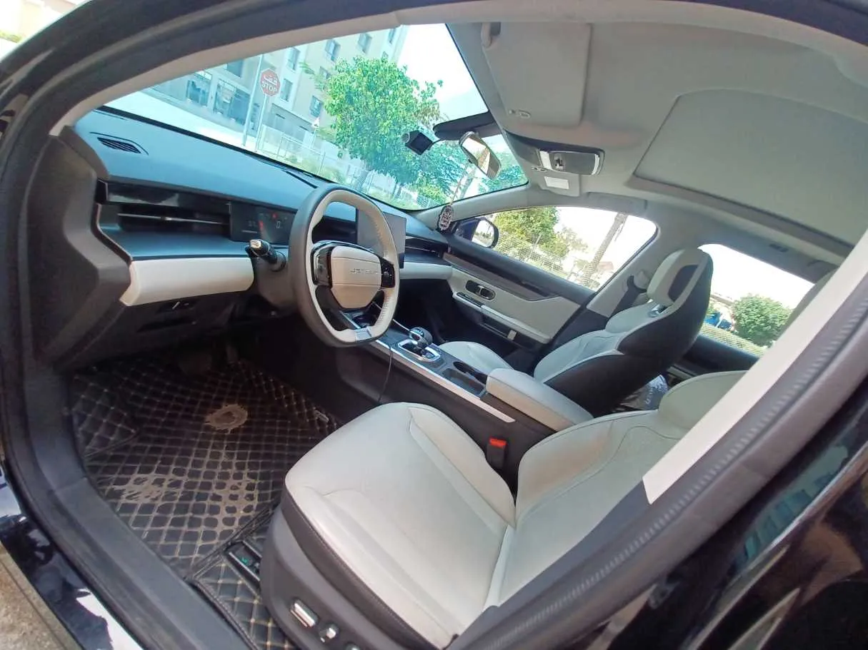Car image 11