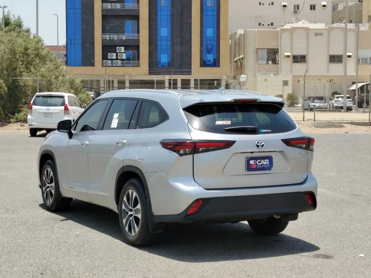 Car image 7