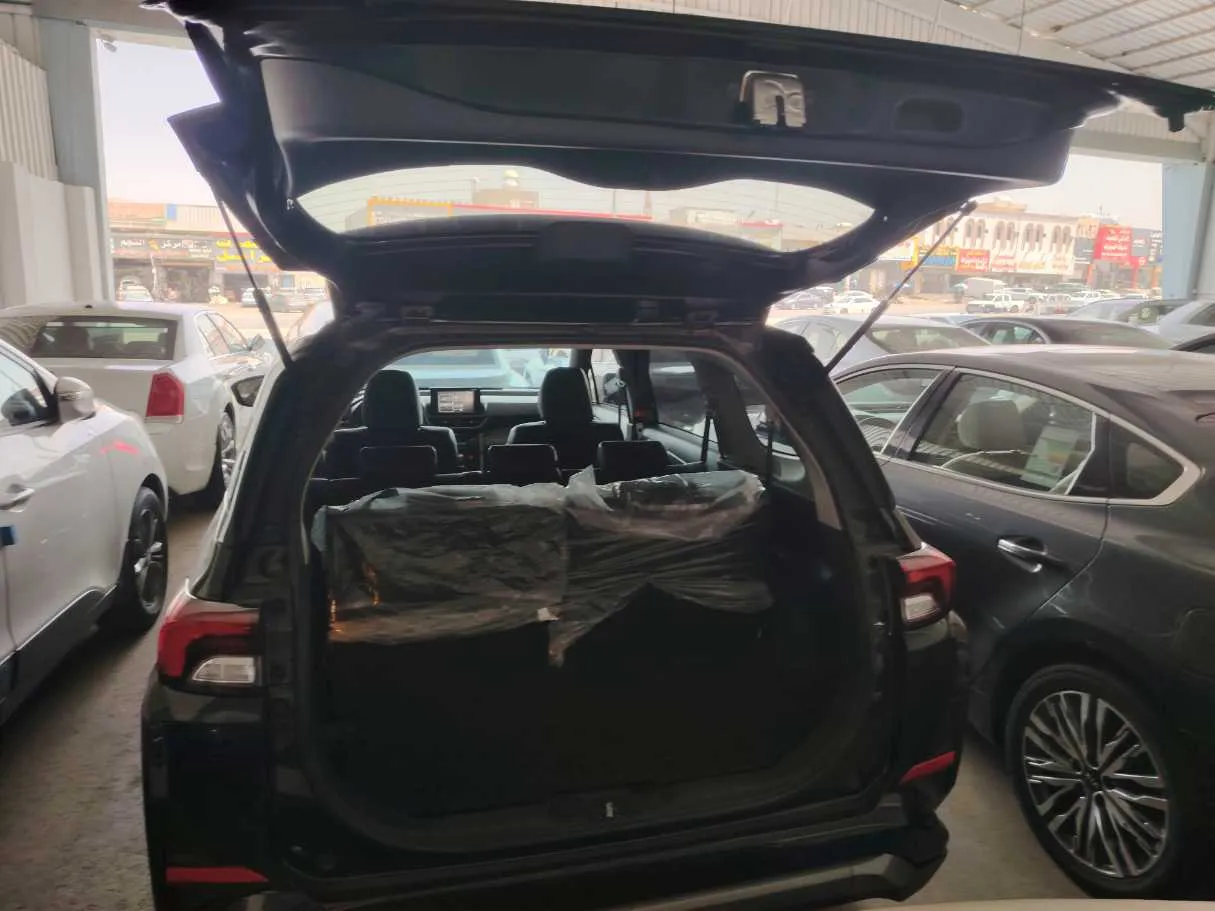 Car image 34