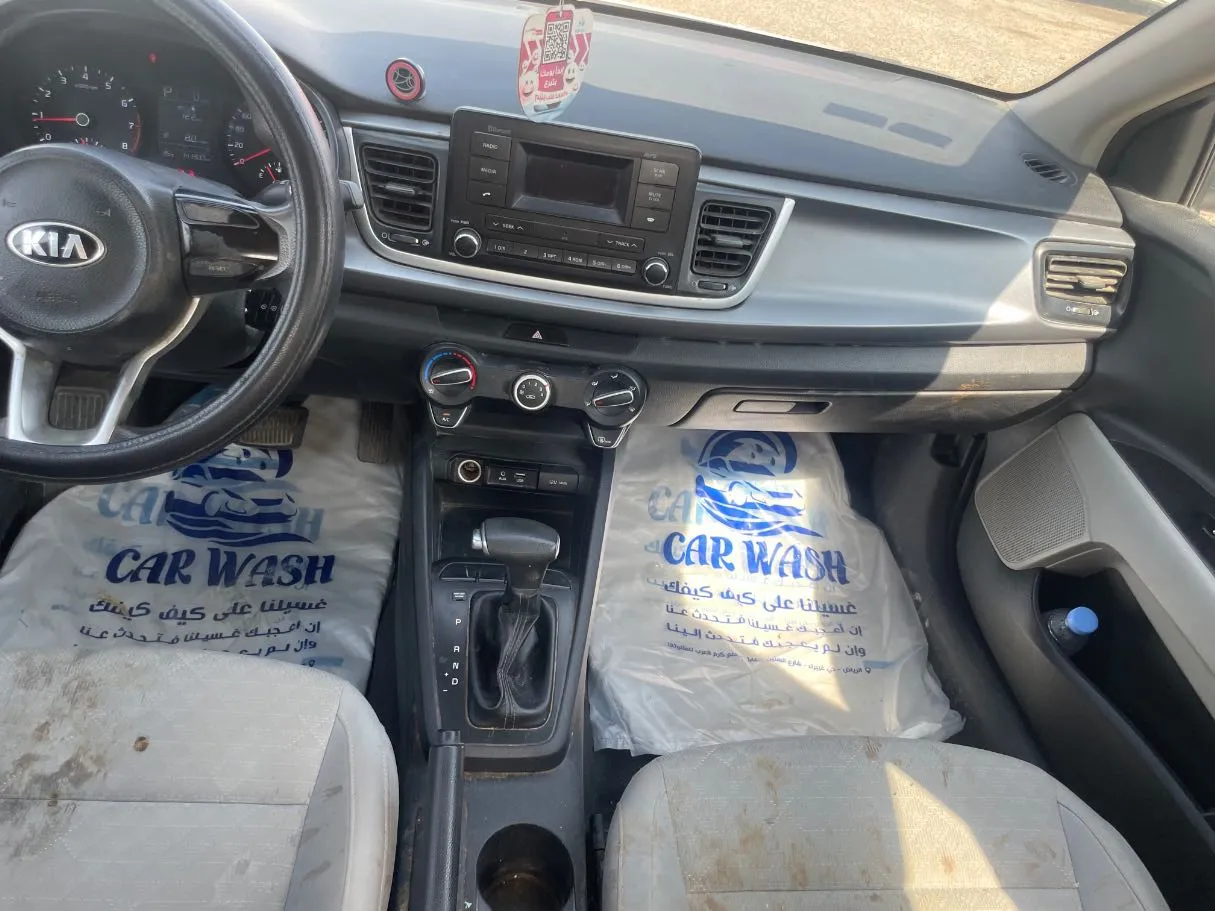 Car image 18