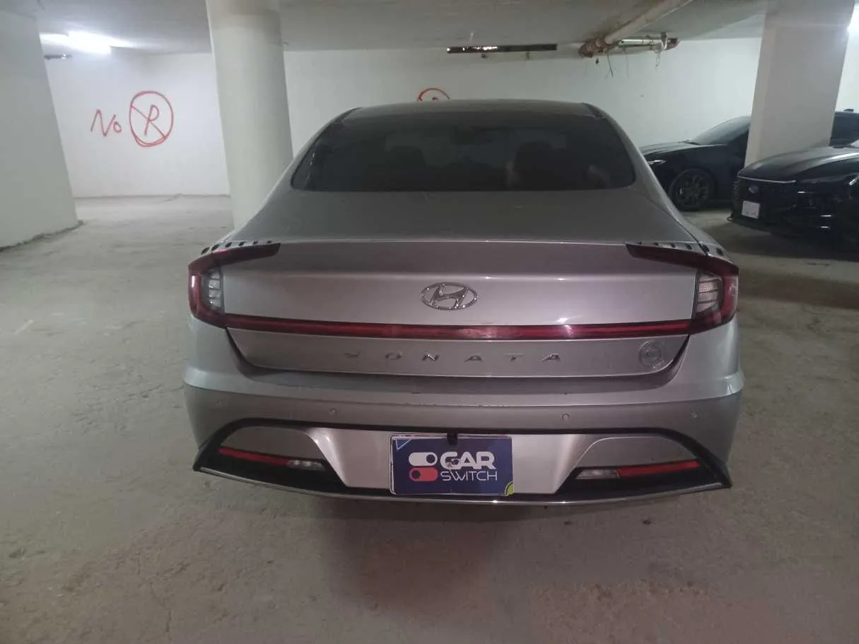 Car image 6