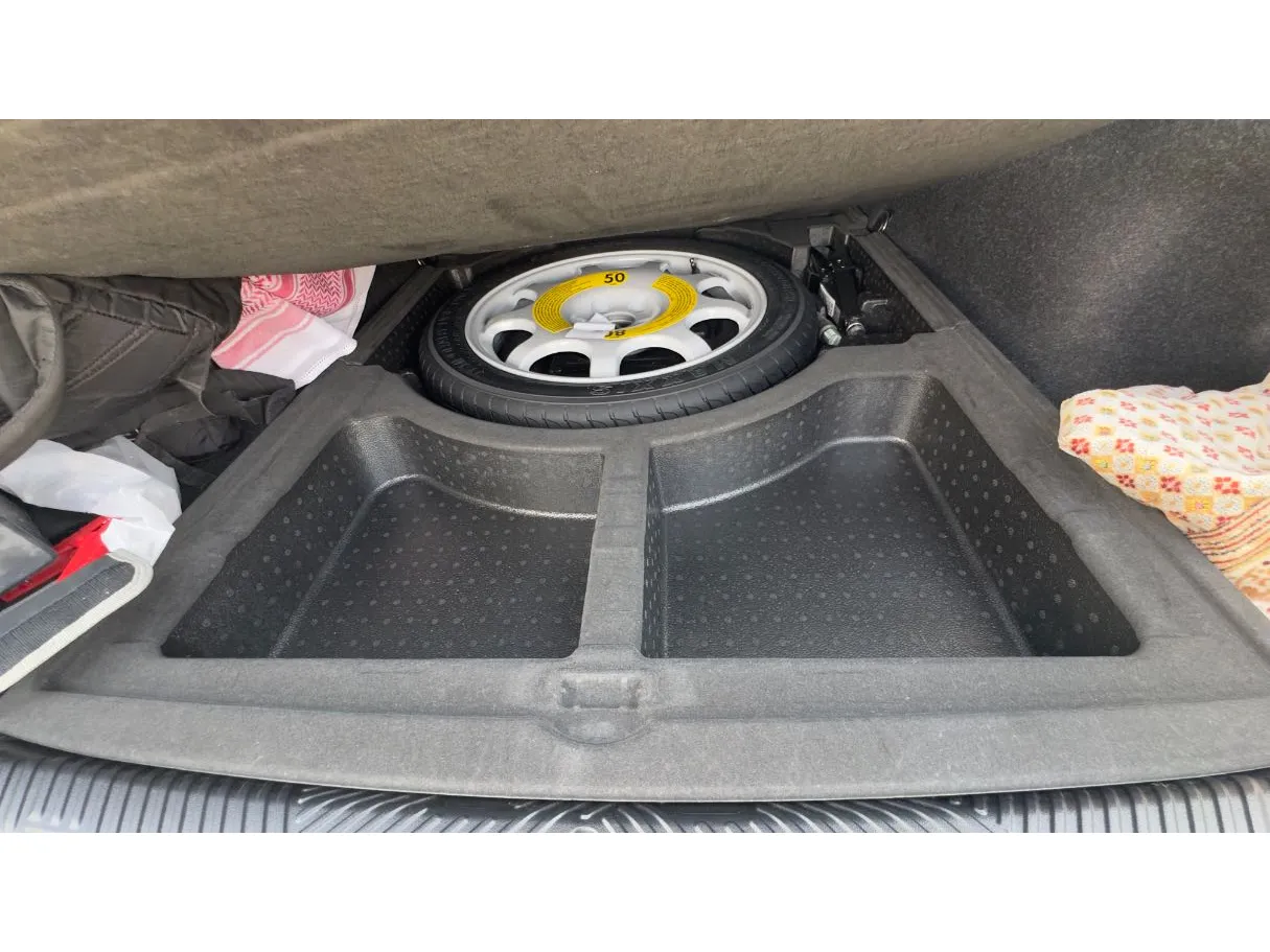 Car image 27