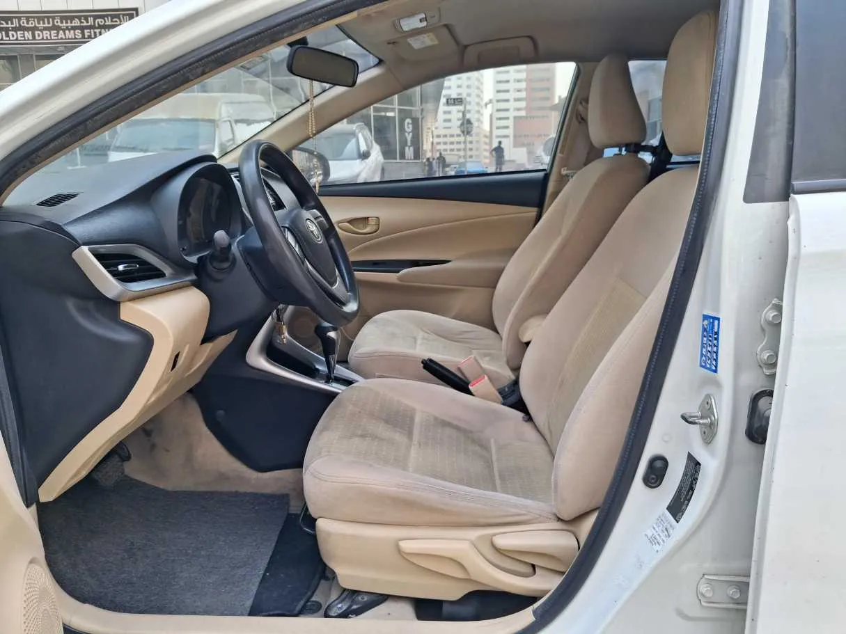 Car image 12