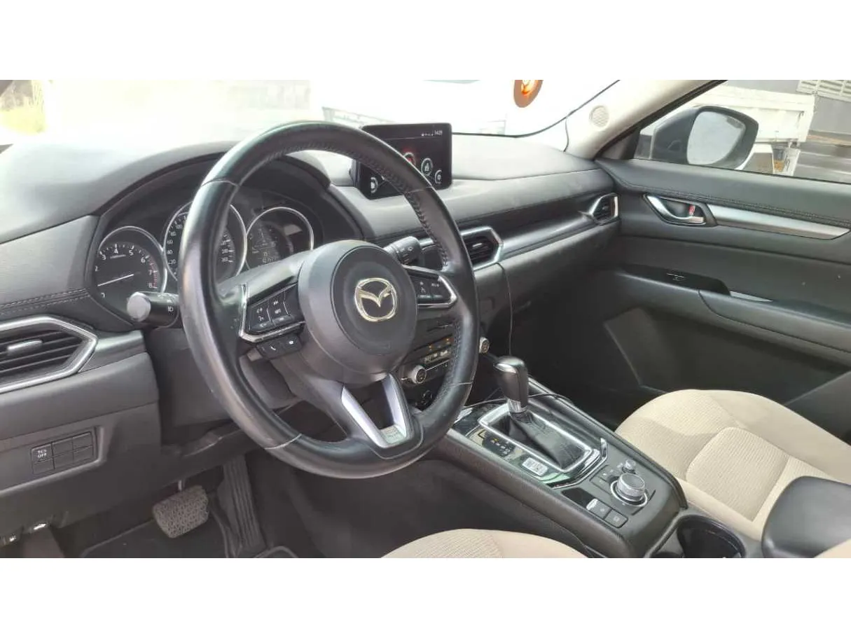 Car image 11