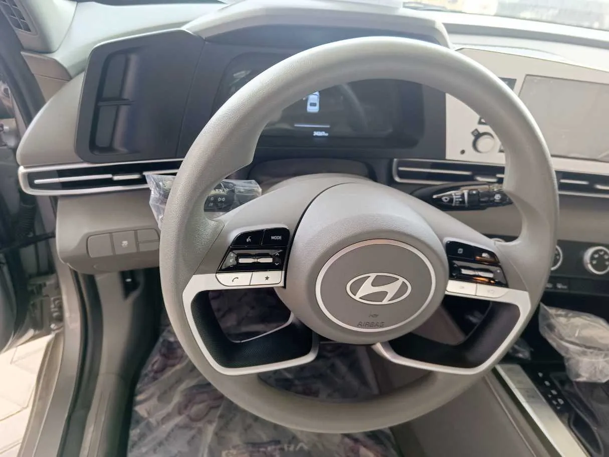 Car image 15