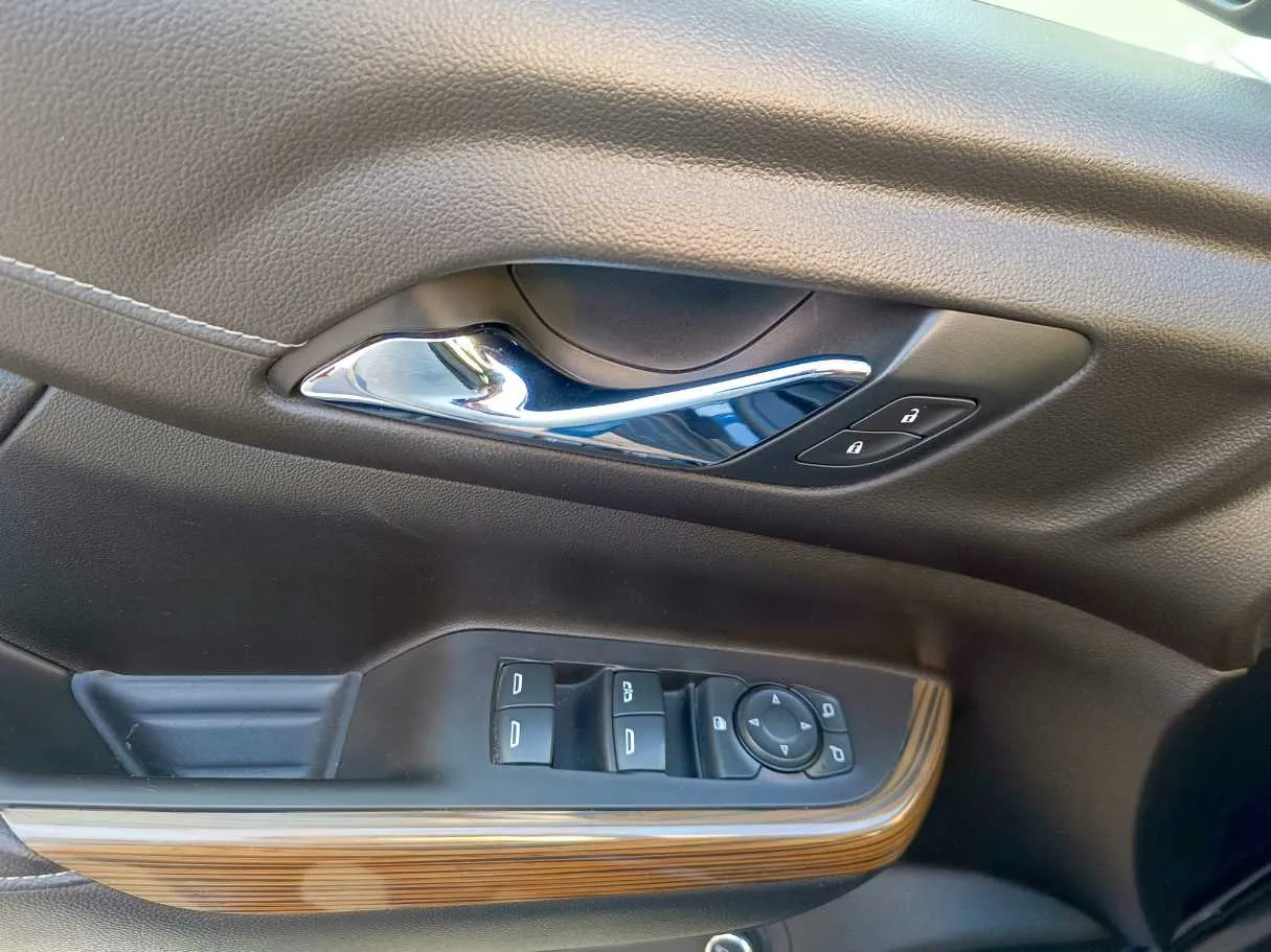 Car image 34