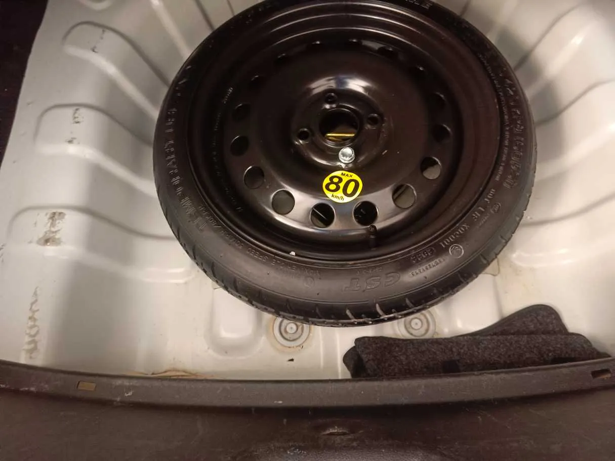 Car image 25