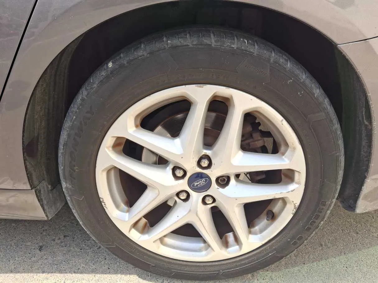 Car image 9