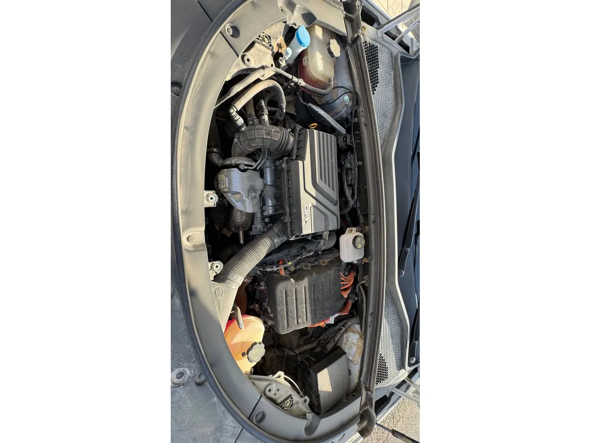 Car image 26
