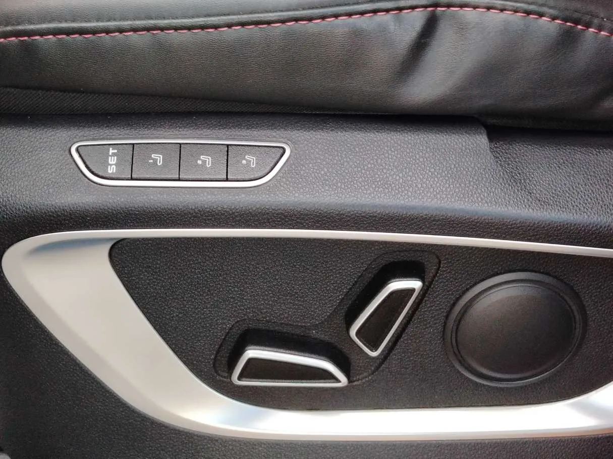 Car image 27