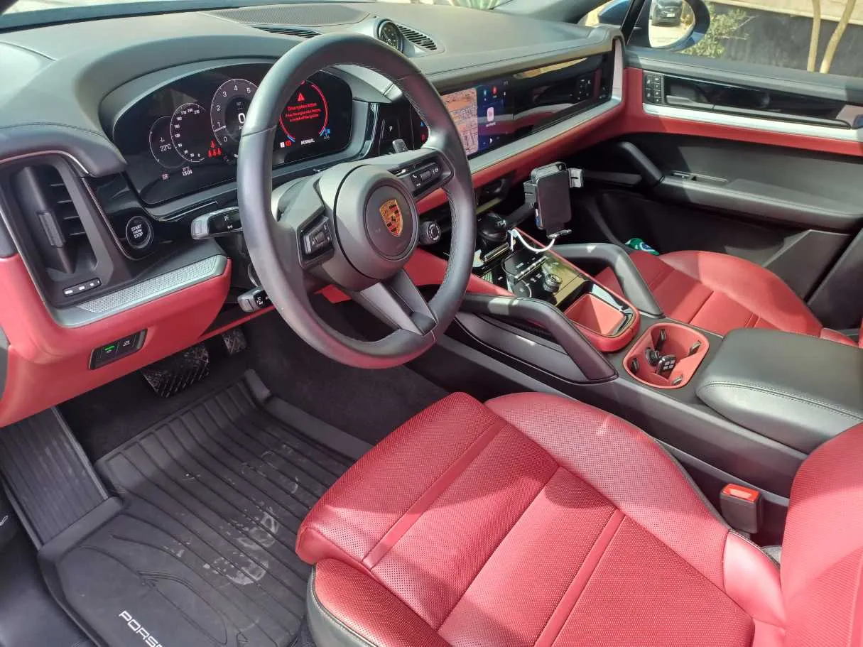 Car image 12