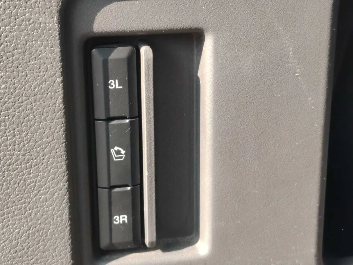 Car image 29