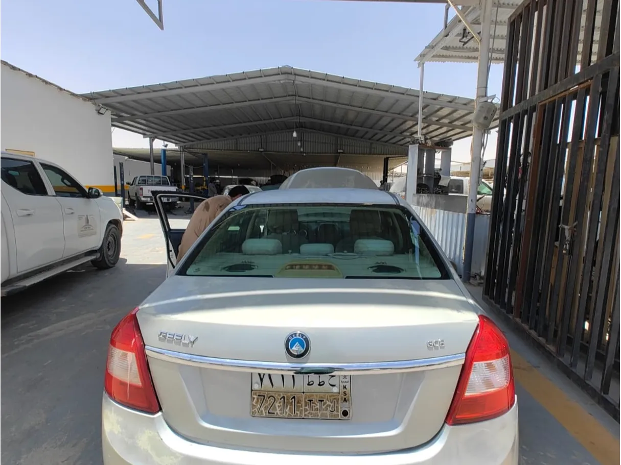 Car image 3