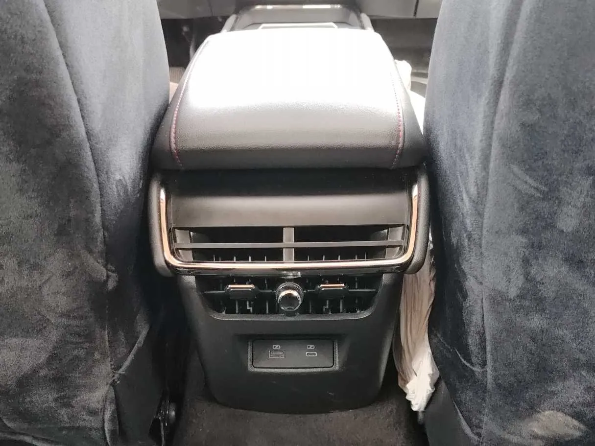 Car image 25