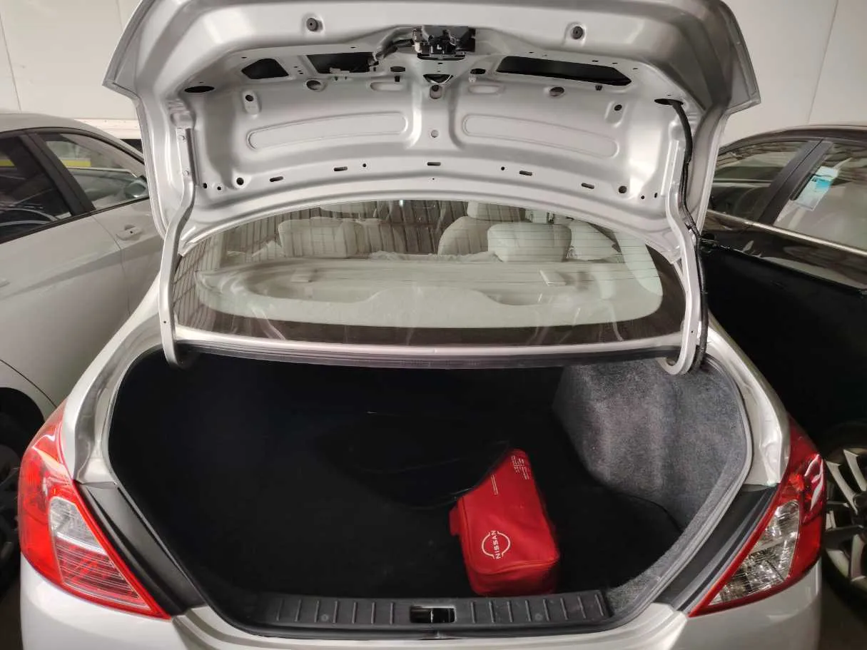 Car image 25