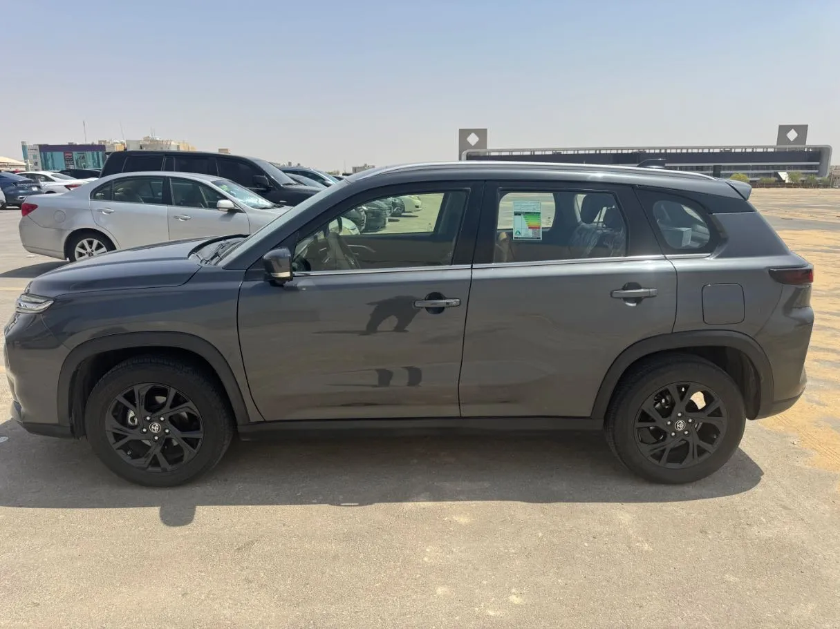 Car image 8