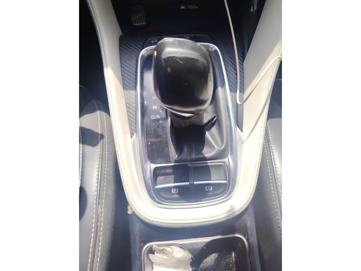 Car image 21