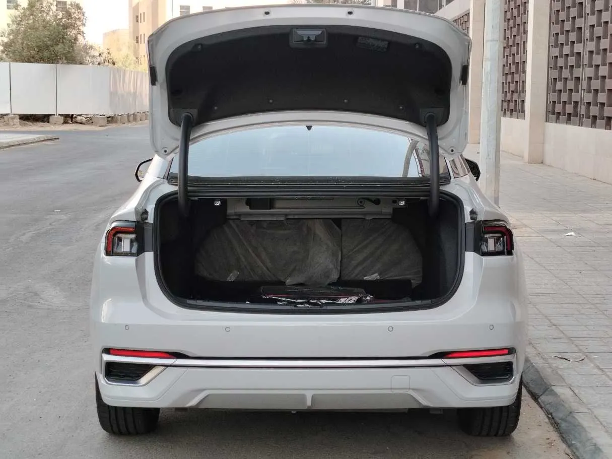 Car image 27