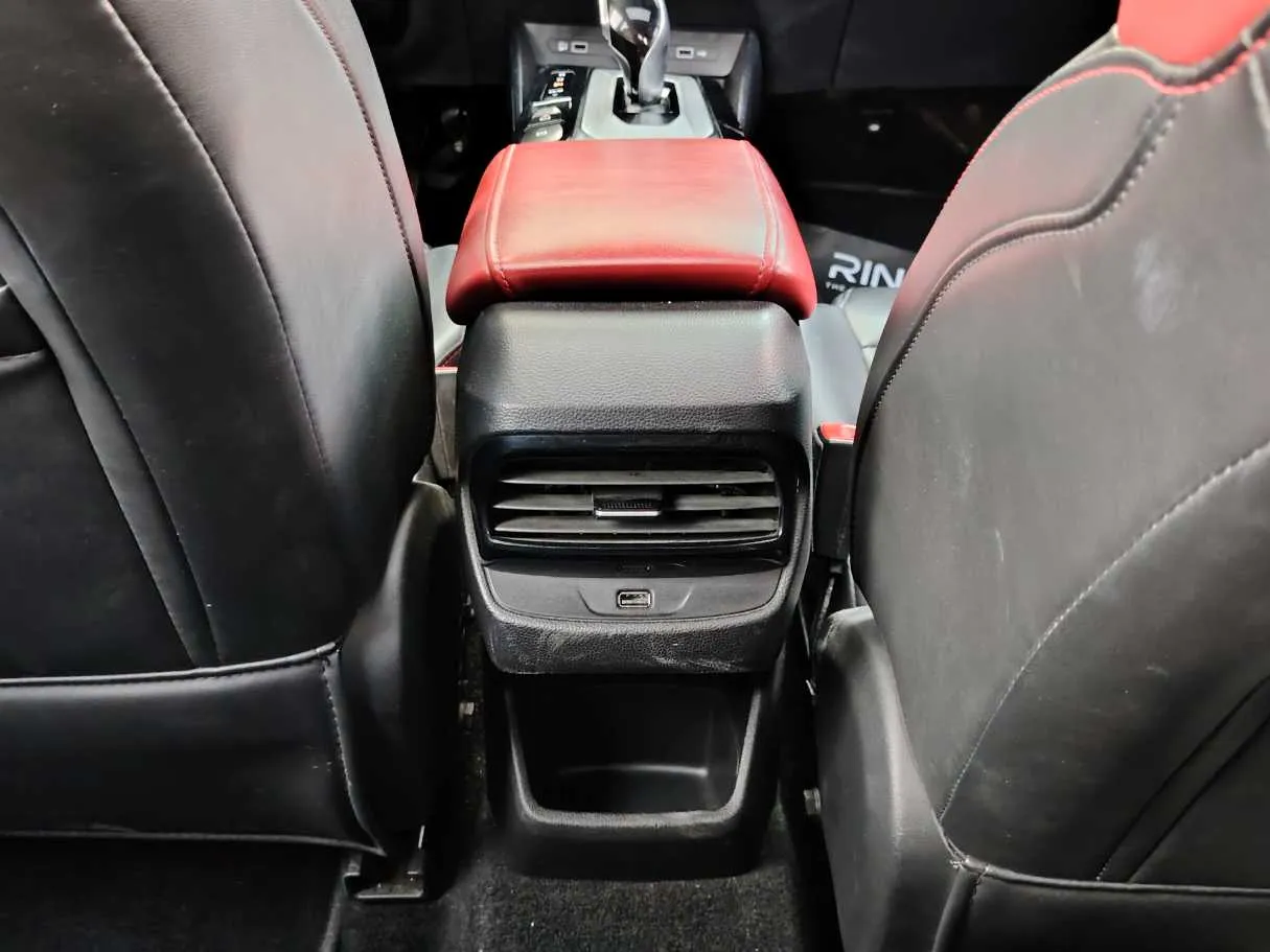 Car image 30