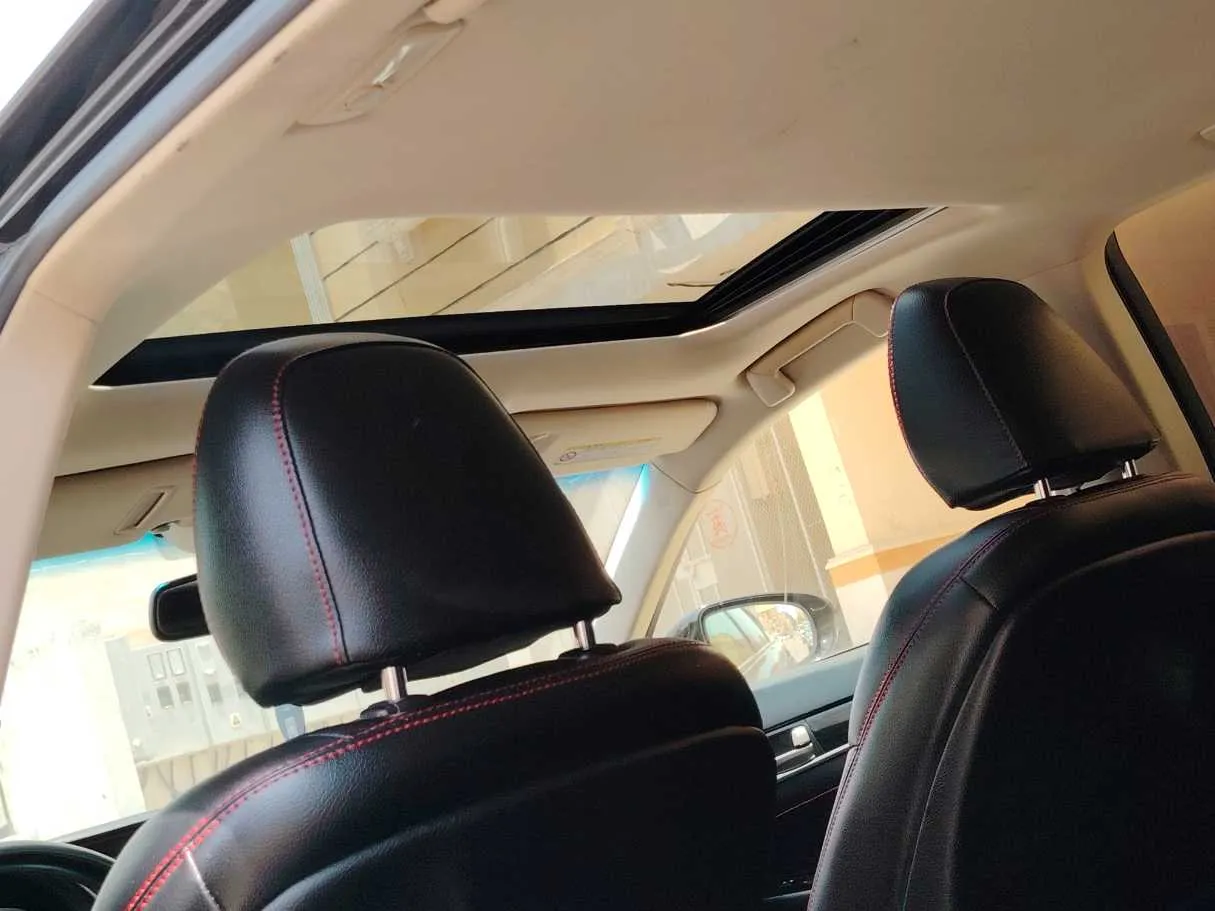 Car image 17