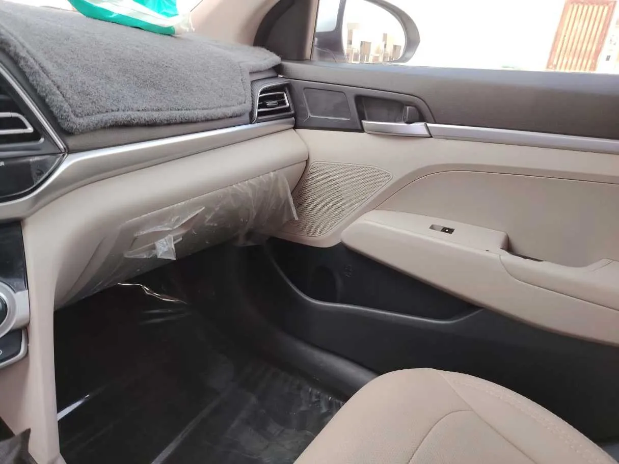 Car image 34