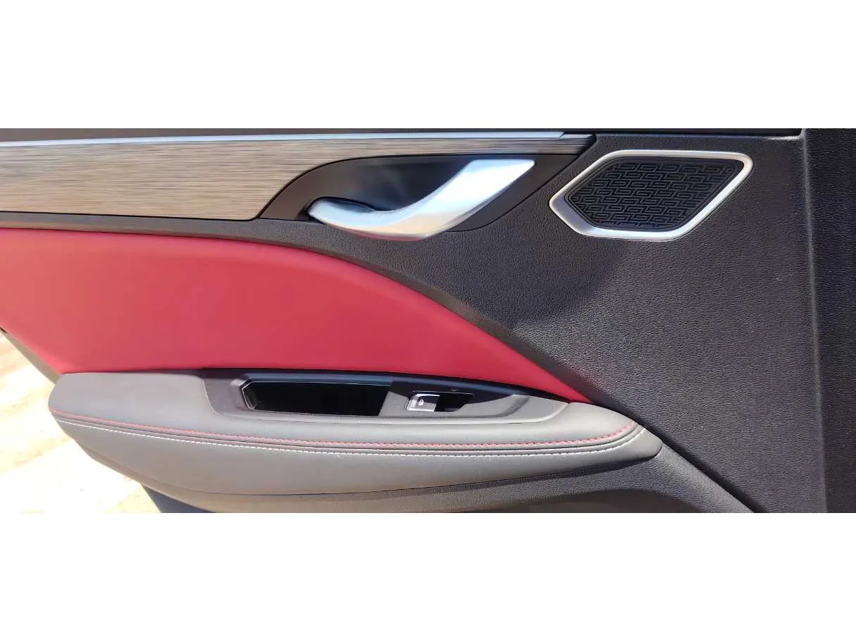 Car image 28