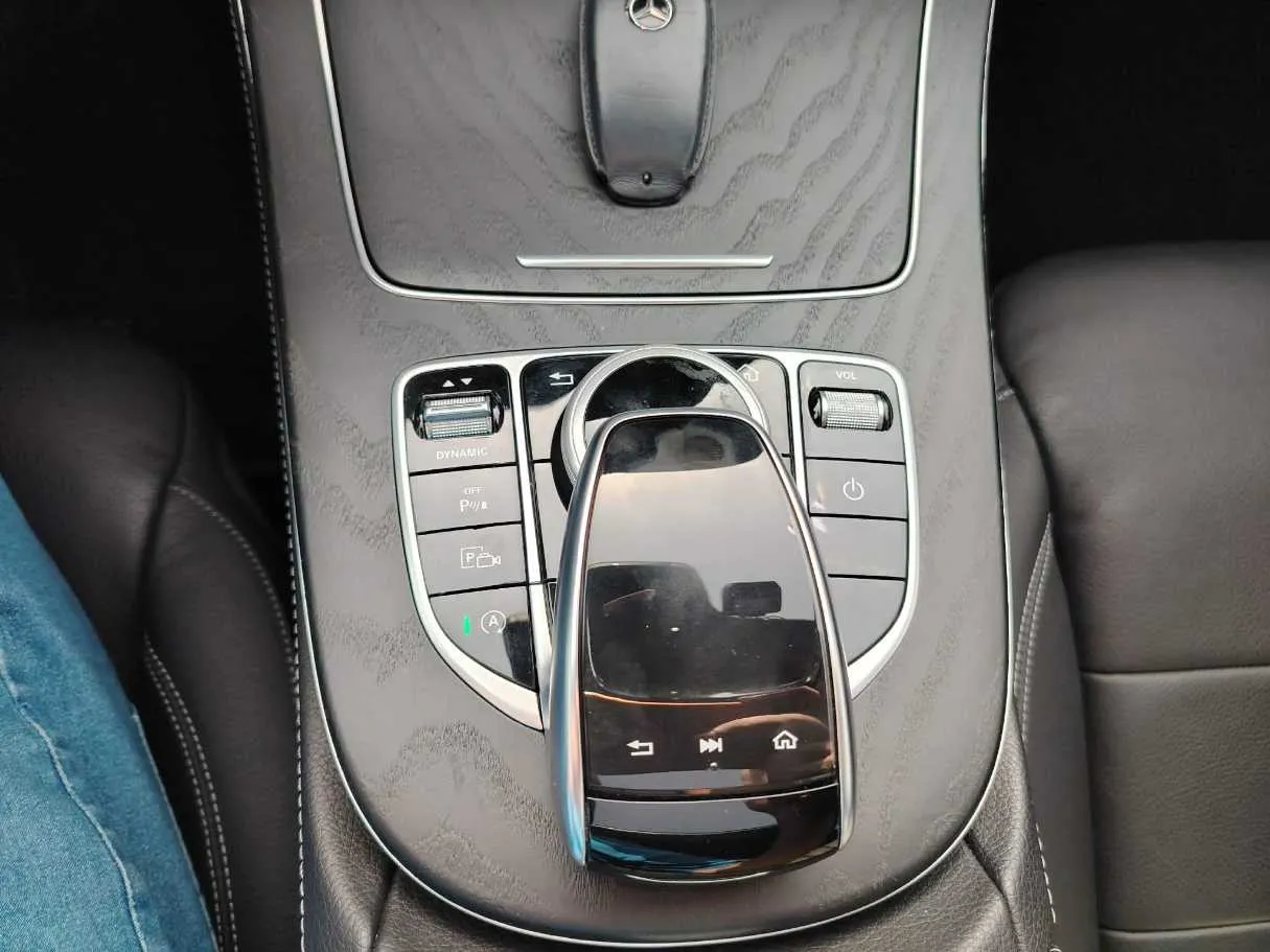 Car image 25