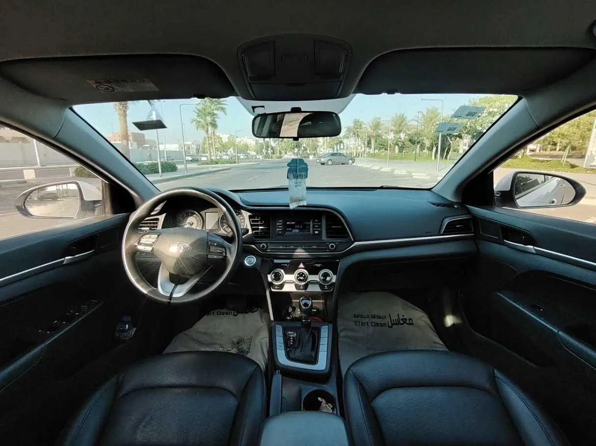 Car image 17