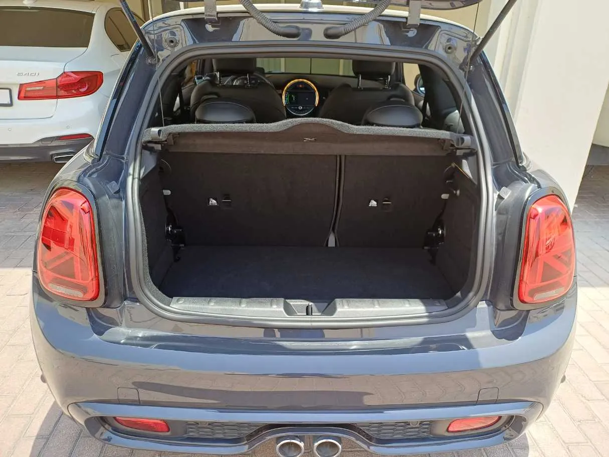 Car image 20