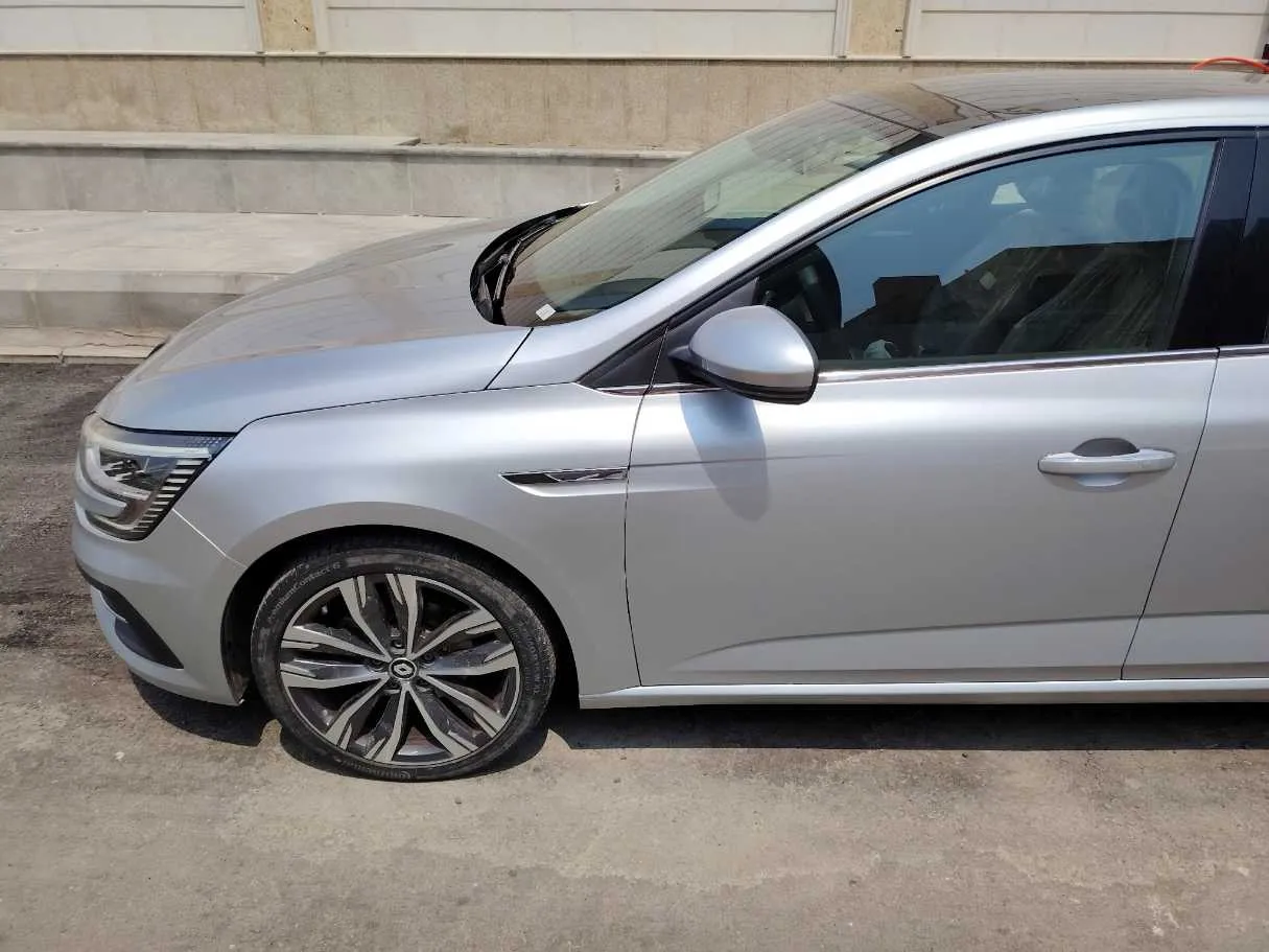 Car image 9