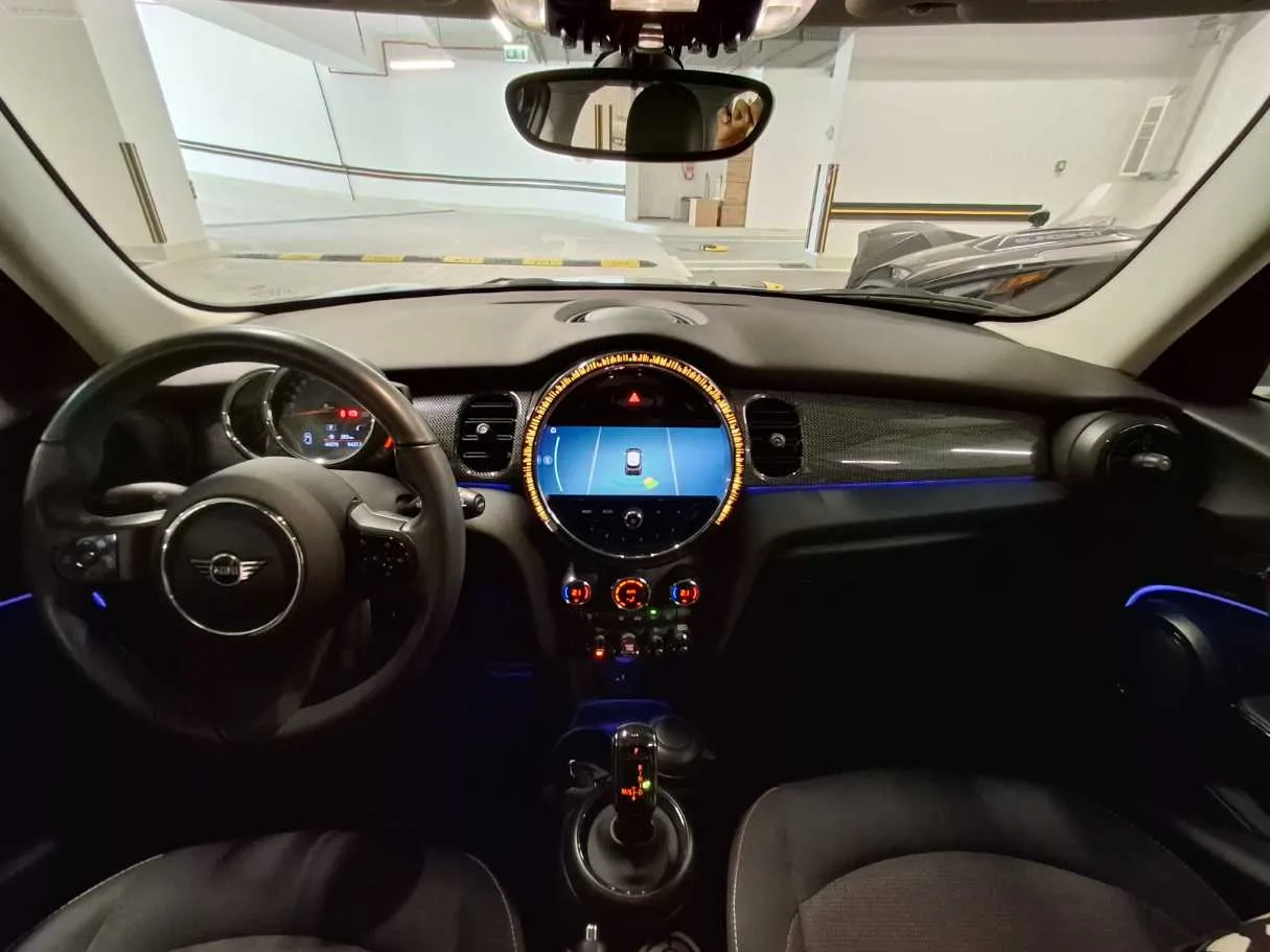 Car image 15
