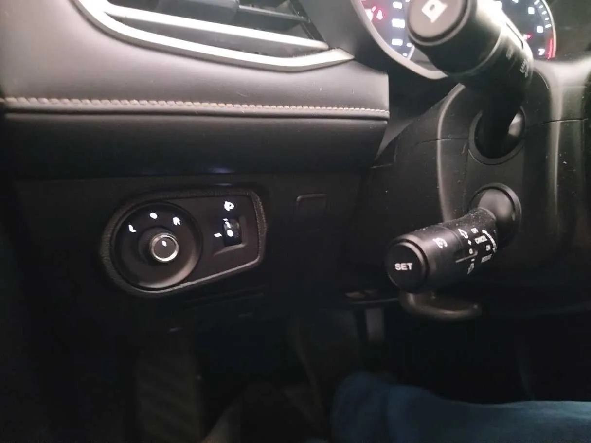 Car image 35