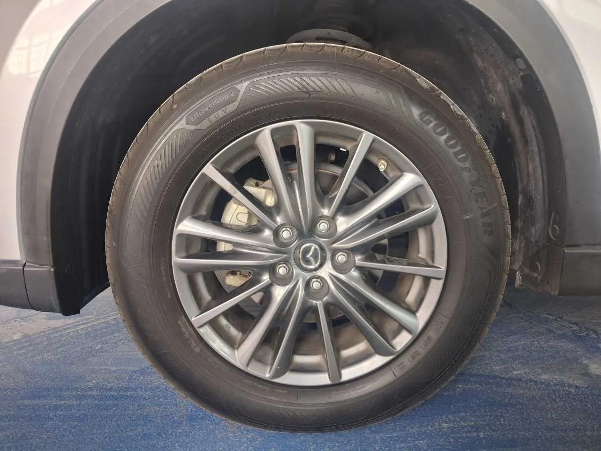 Car image 9