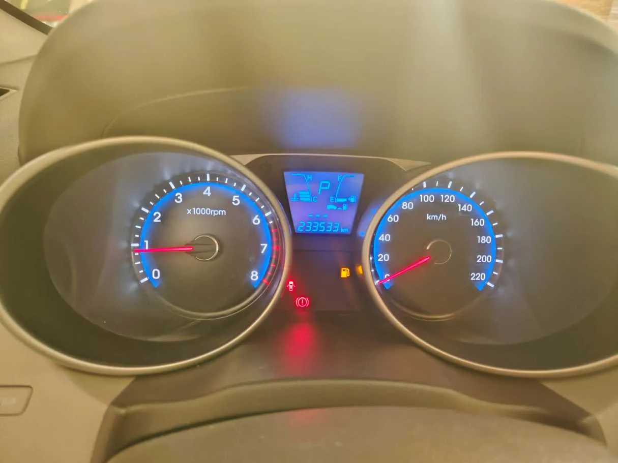 Car image 24
