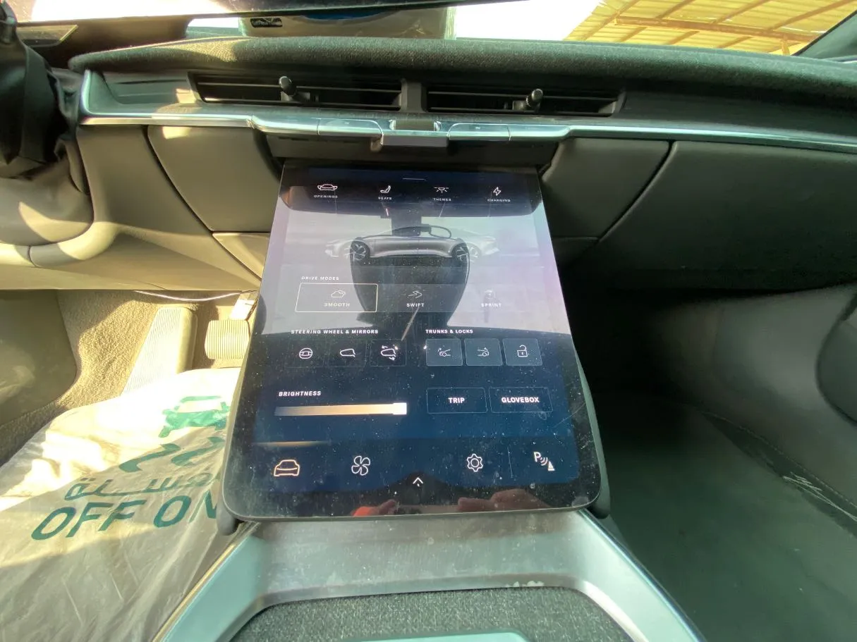 Car image 15
