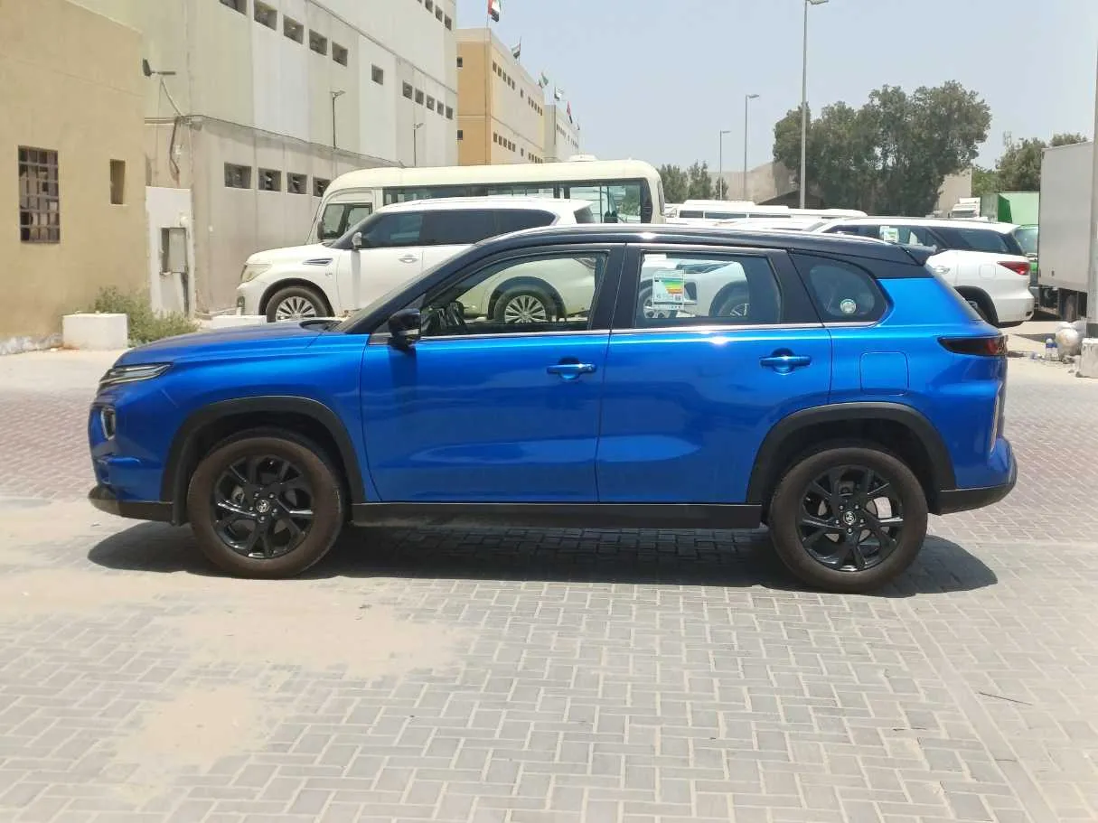 Car image 4